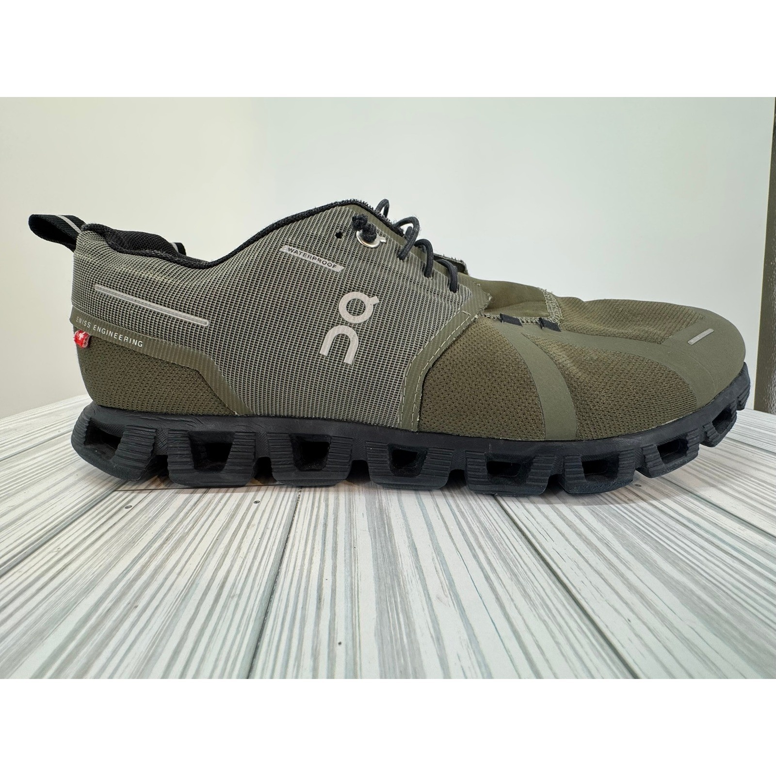 ON Cloud 5 Waterproof Olive Black 59.98836 Women’s US size 11 Running Shoes