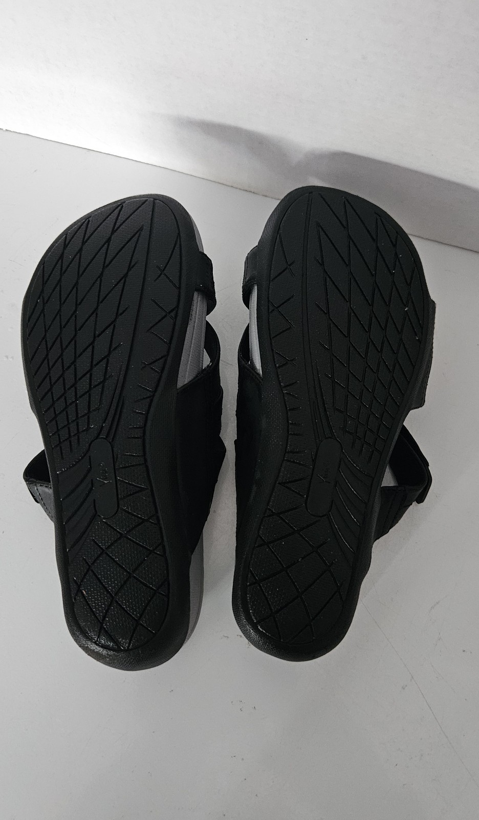Yuu Sandals Slip On Black Synthetic Arch Support Women’s Size 7 Pre-owned
