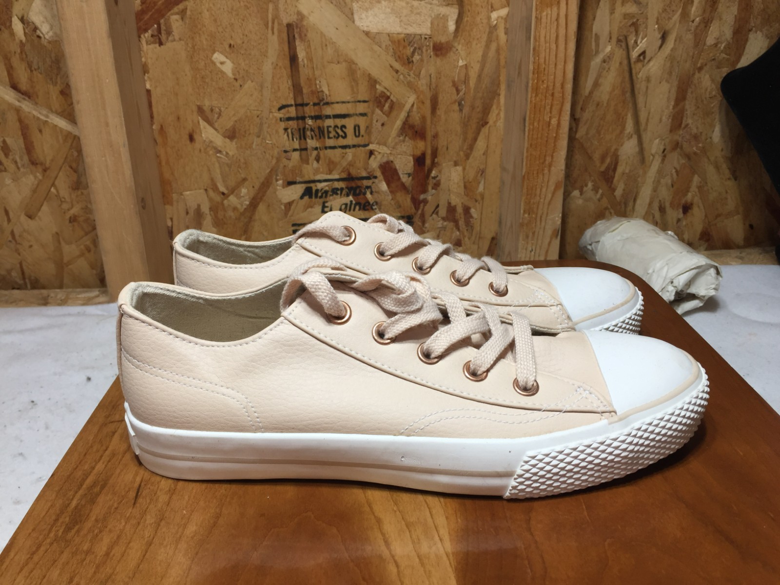 NEW Airwalk Blush Pink Faux Leather Low Top Sneakers Womens 9 Lace Up