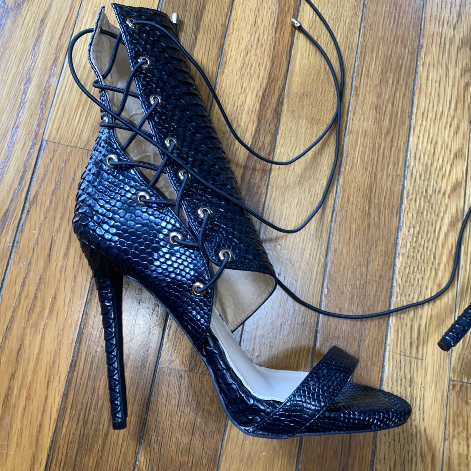 NWOT Azalea Wang Black Laced Open Toe Snake Stilettos Shoes Heels Sandals Size 9