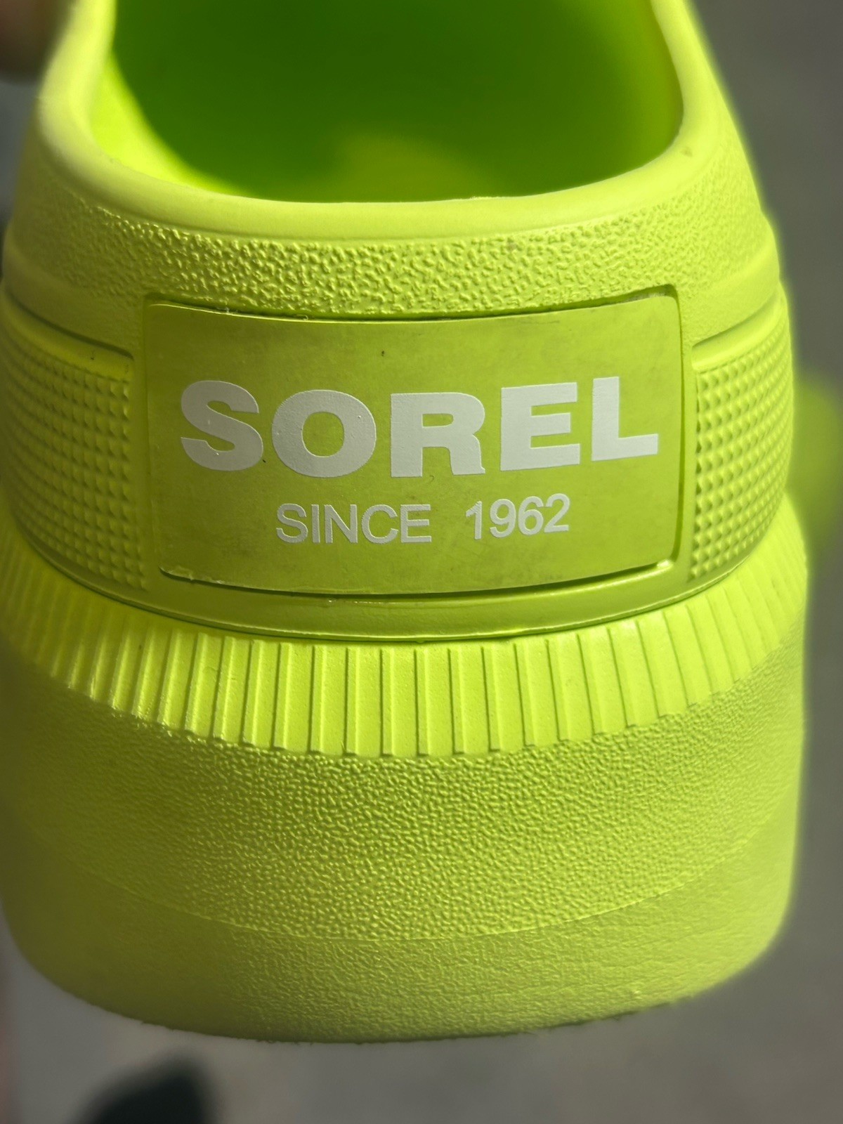 Sorel Caribou Clog – Waterproof – Women’s Size 10 – Lime Green
