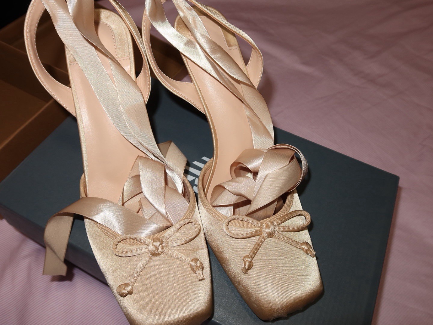 New Balance Women’s Beige Silk Slingback Stiletto Heels Square Toe Bow 8.5