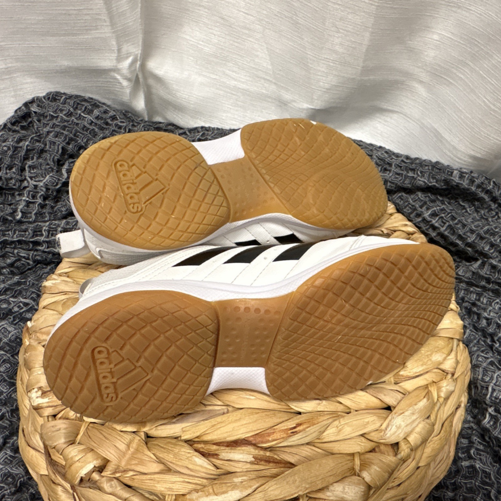 Adidas women’s volleyball shoes White Black Gum Lace Up Low Top Rubber size 7.5