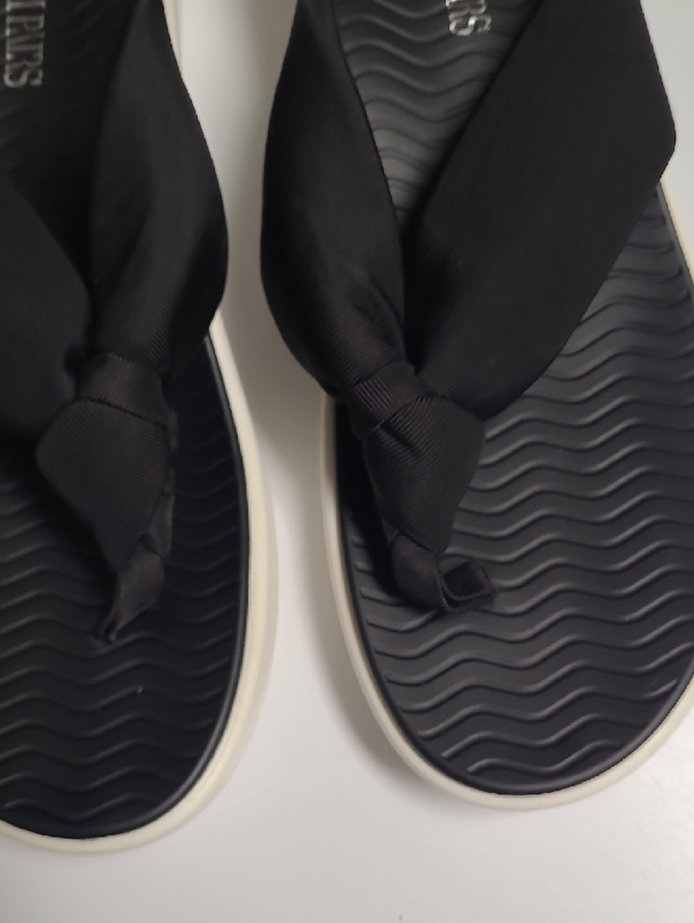 Dream Pairs Platform Flip Flop Sandals – Size 10