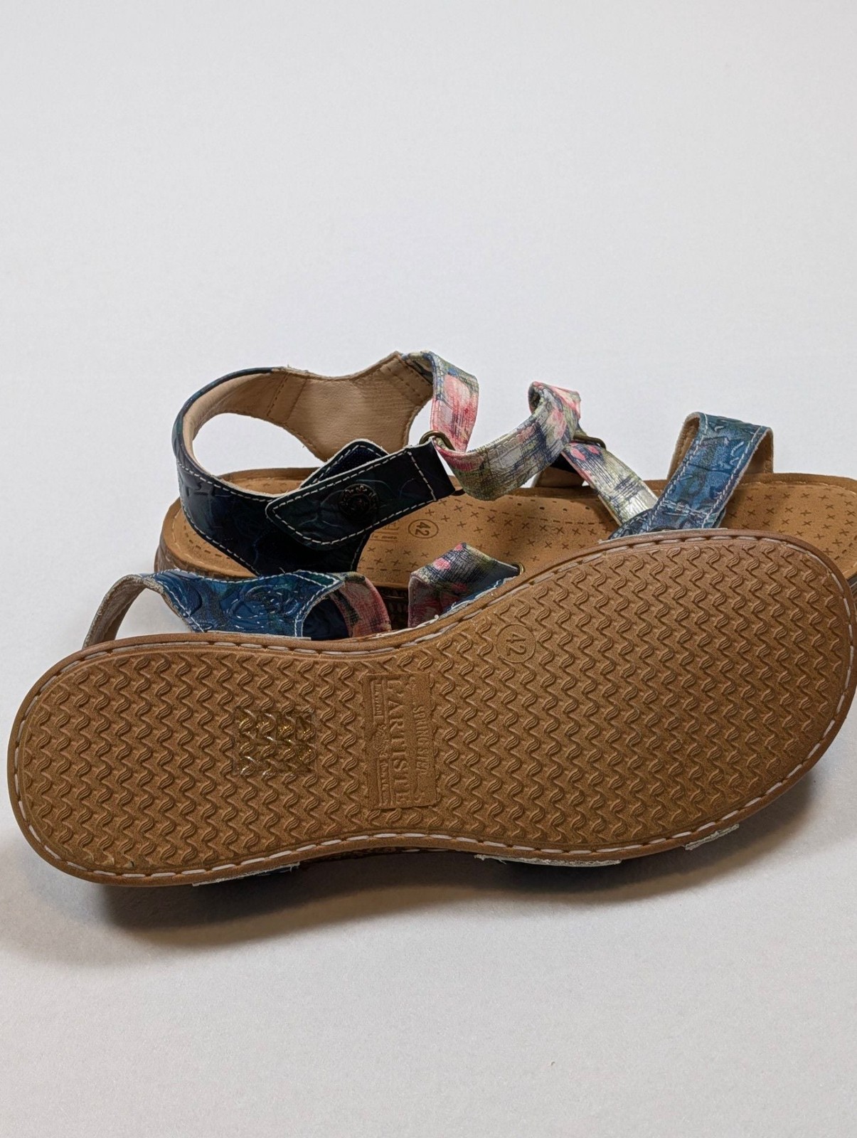 L’Artiste by Spring Step Collette Floral Embossed Strappy Sandals size 10.5
