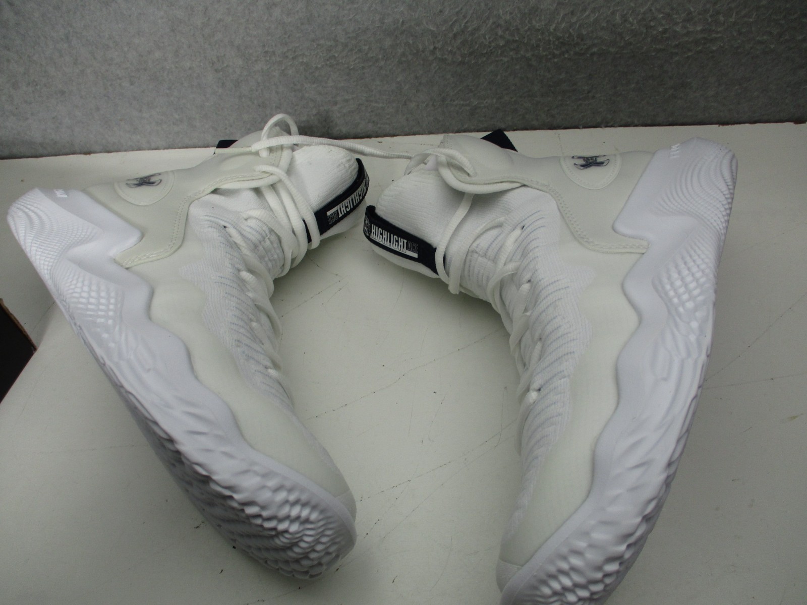 Under Armour Flow Highlight Ace Womens Size 8 White Volleyball Shoes 3027083-102