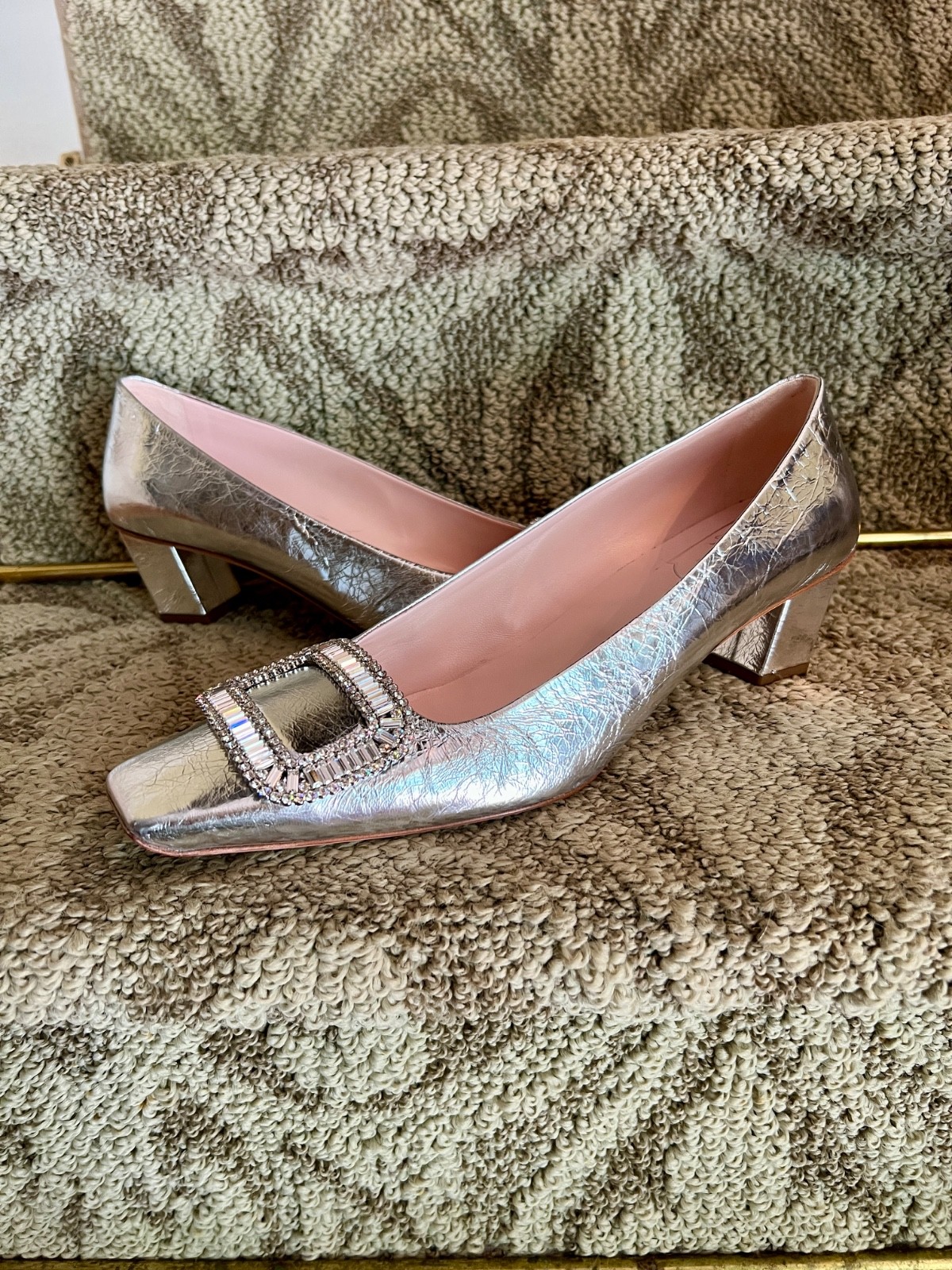 $2245 Roger Vivier Belle Silver Crinkle Leather Pumps Heels Size 41.5 or 11.5