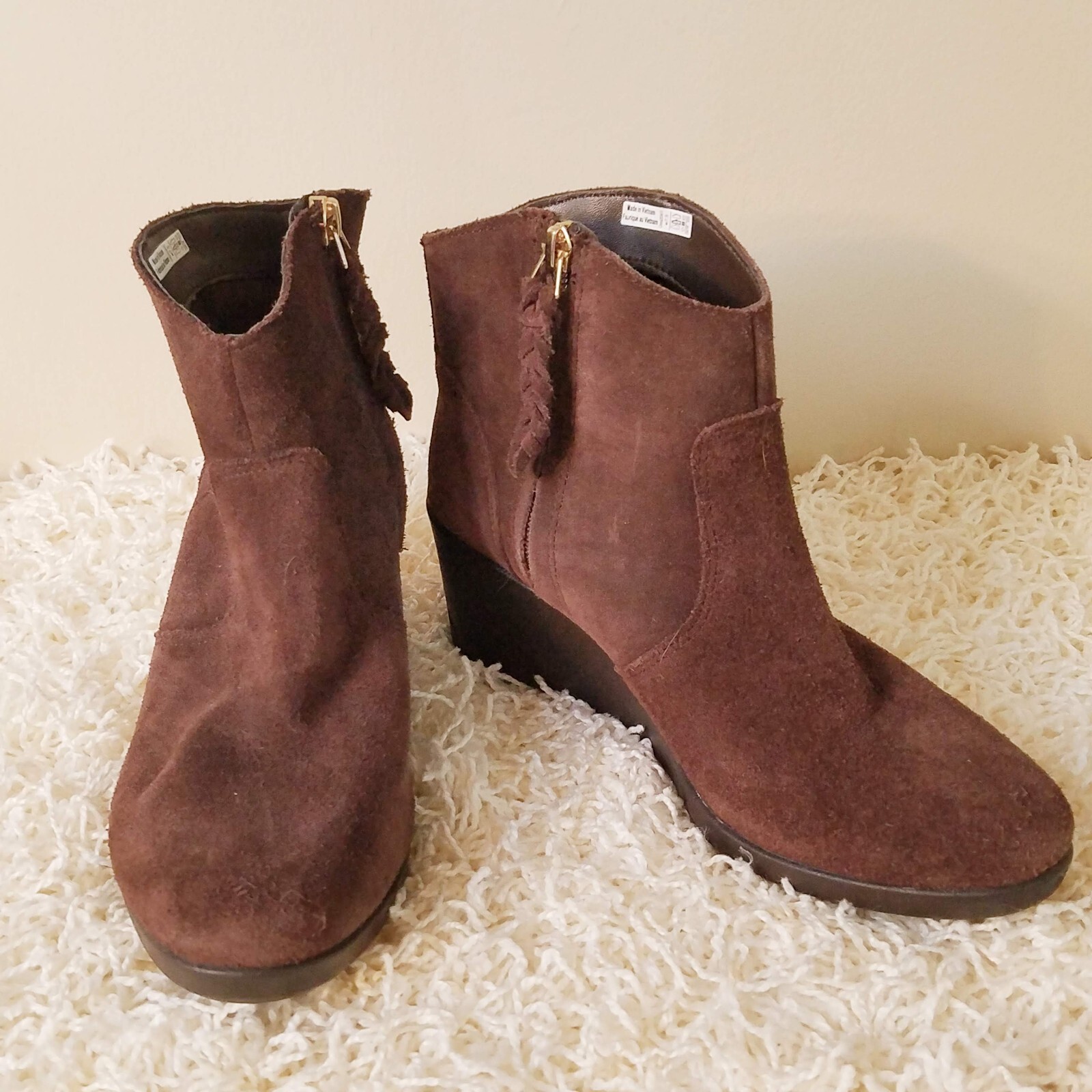Crocs Womens Ankle Bootie Size 7.5 Brown Suede Side Zip Dual Comfort 2.5″ Wedge
