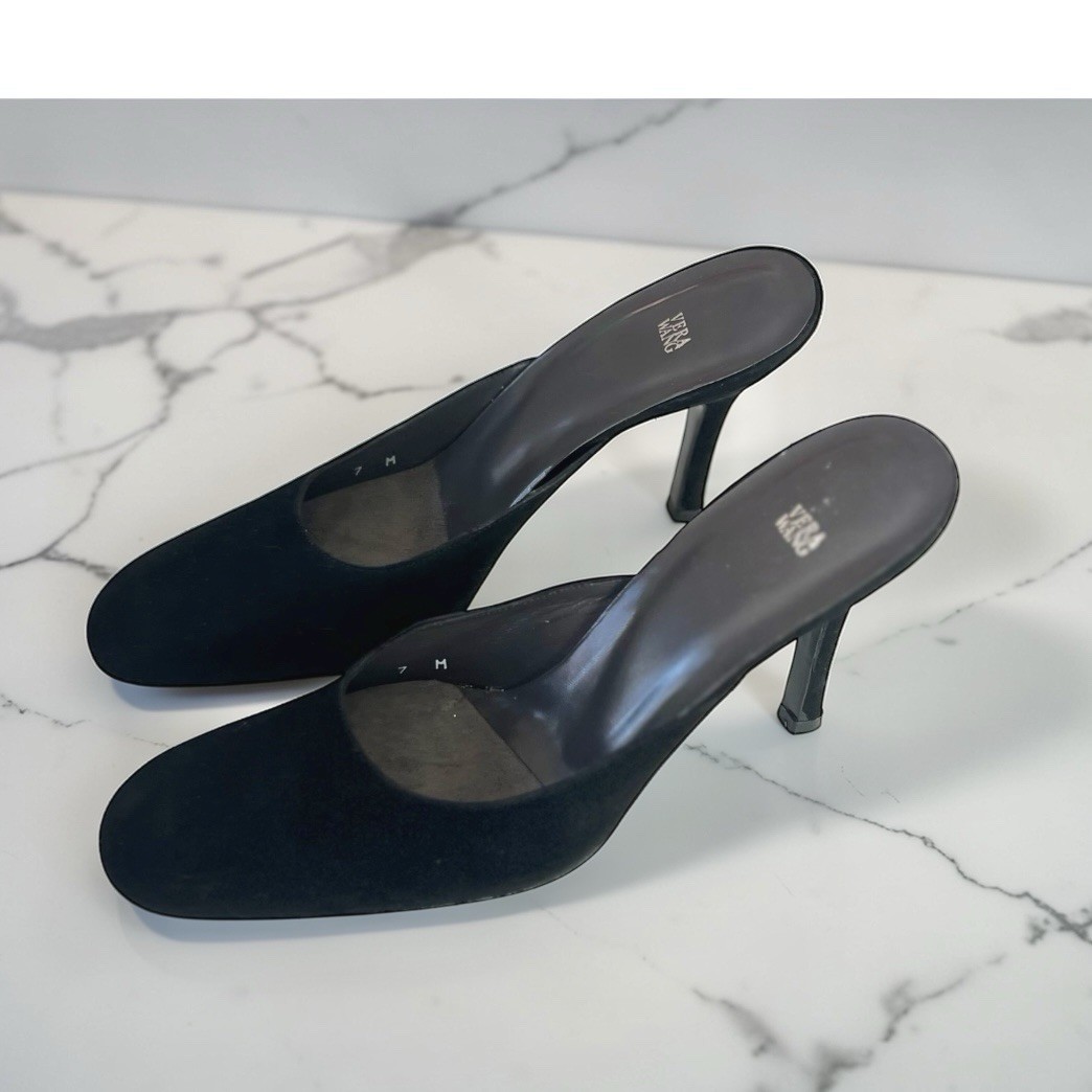 Vera Wang for Stuart Weitzman Black Suede Round Toe Heeled Mules Sz 7M