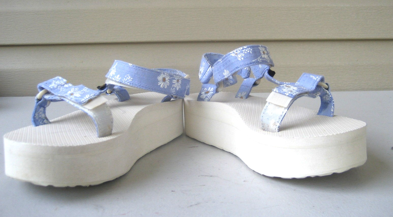 Teva Women’s Flatform Midform Gloriosa Platform Sandals 9 Flowers 1125203 Daisy