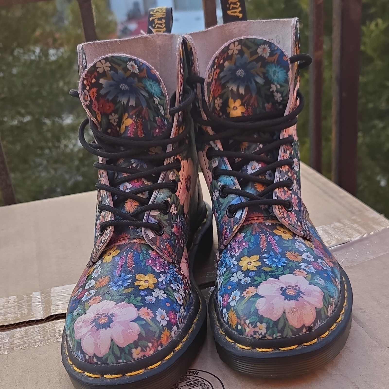 Dr. Martens 1460 Floral Multicolor Canvas Lace-Up Ankle Combat Boots US 6