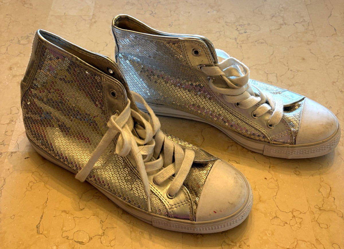 Gotta Flurt Silver Sequin High Top Sneakers Women’s Sz 10 Chuck Style