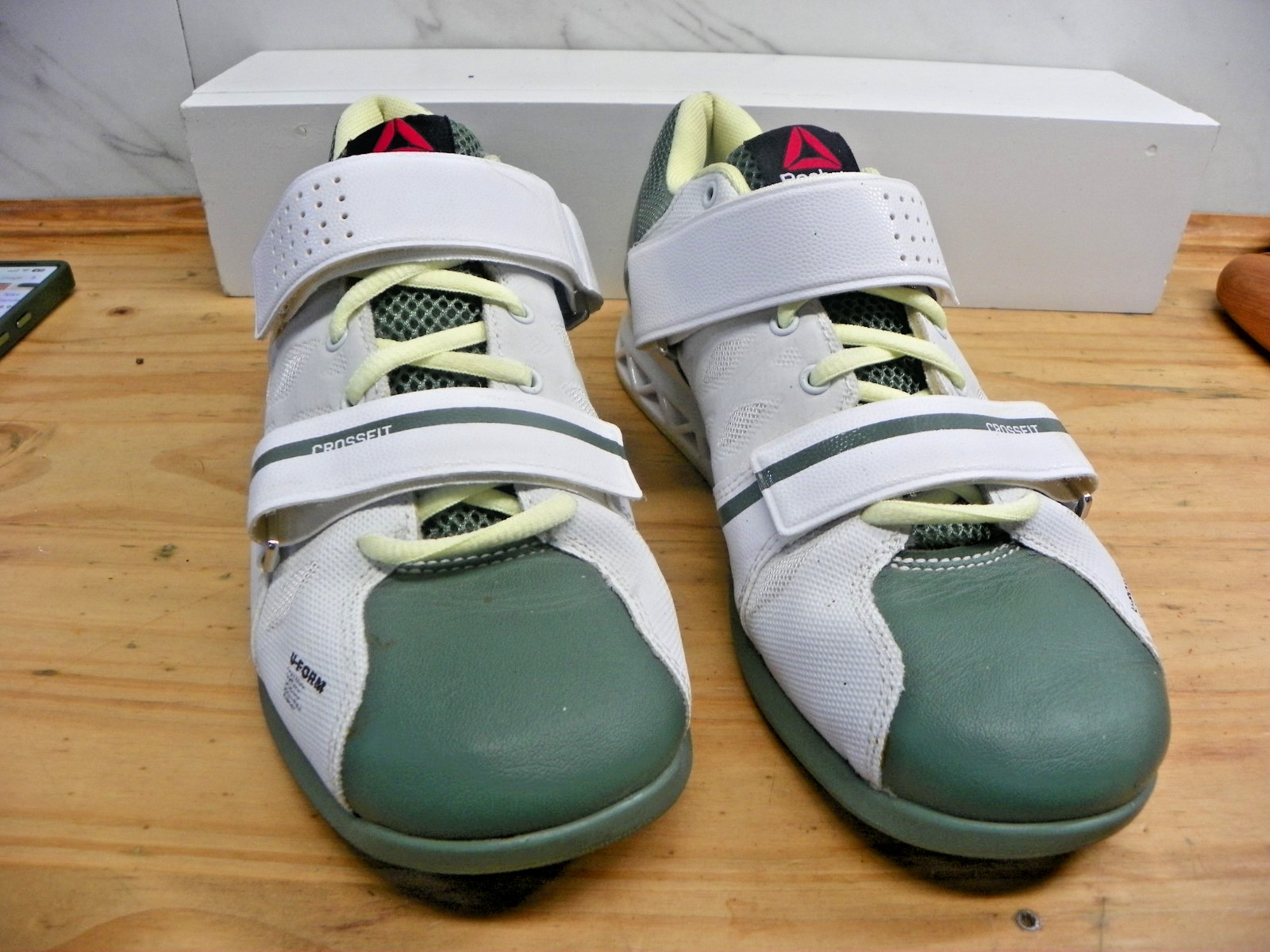REEBOK CROSSFIT LIFTER PLUS 2.0 WHITE SAGE GREEN NEON COLORWAY SIZE 8.5 M45056
