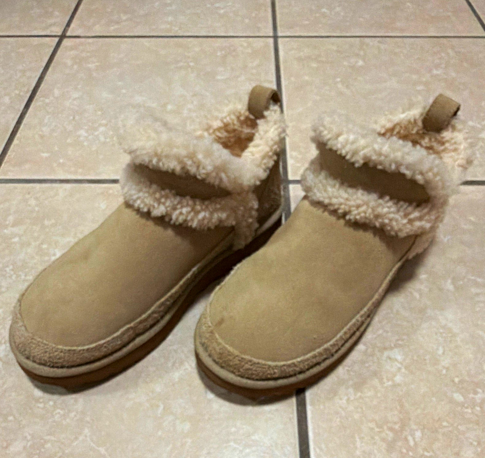 UGG Women’s Slip-On Slippers Suede Lined Faux Fur Beige US 7 B Width