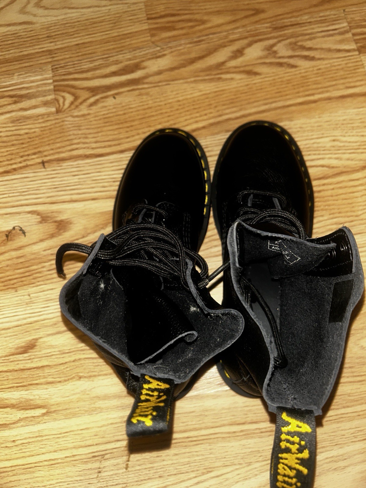 Brand new, never worn Dr. Martens 1460 Pascal boots in black pebbled leather.