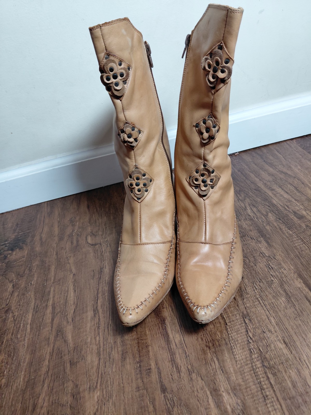 Michelle K tan leather boots. Vintage. Women Size 7.5