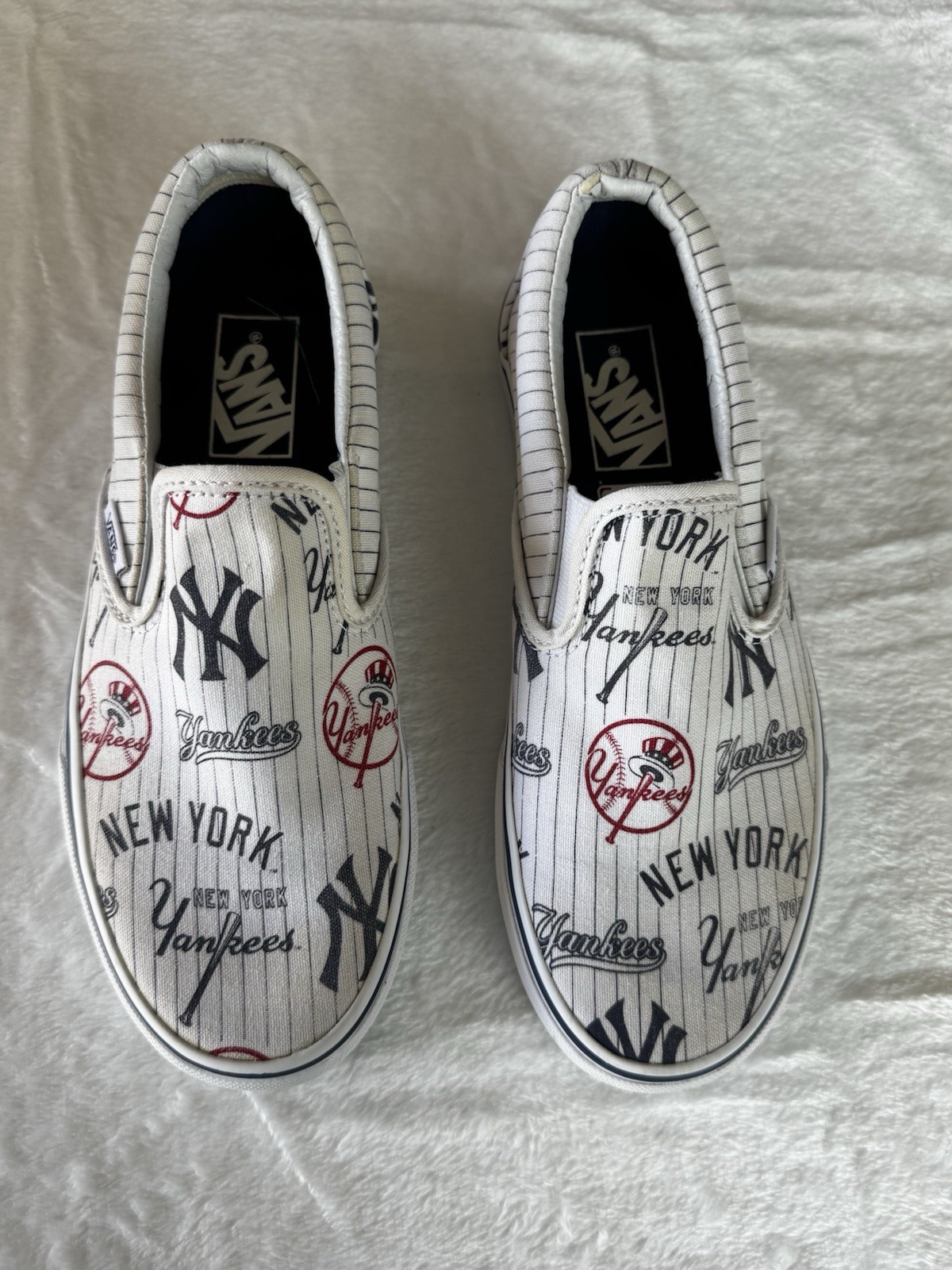 Vans White Slip-On Sneakers with Navy & Red Yankees Logos Size Men 6 Wom 7.5