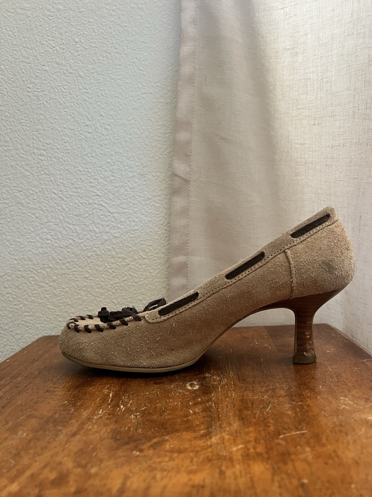 Y2K 2000s Mudd Shoes 8 Kitten Heel Moccasin Tan Suede Leather Slip On Pumps Boho