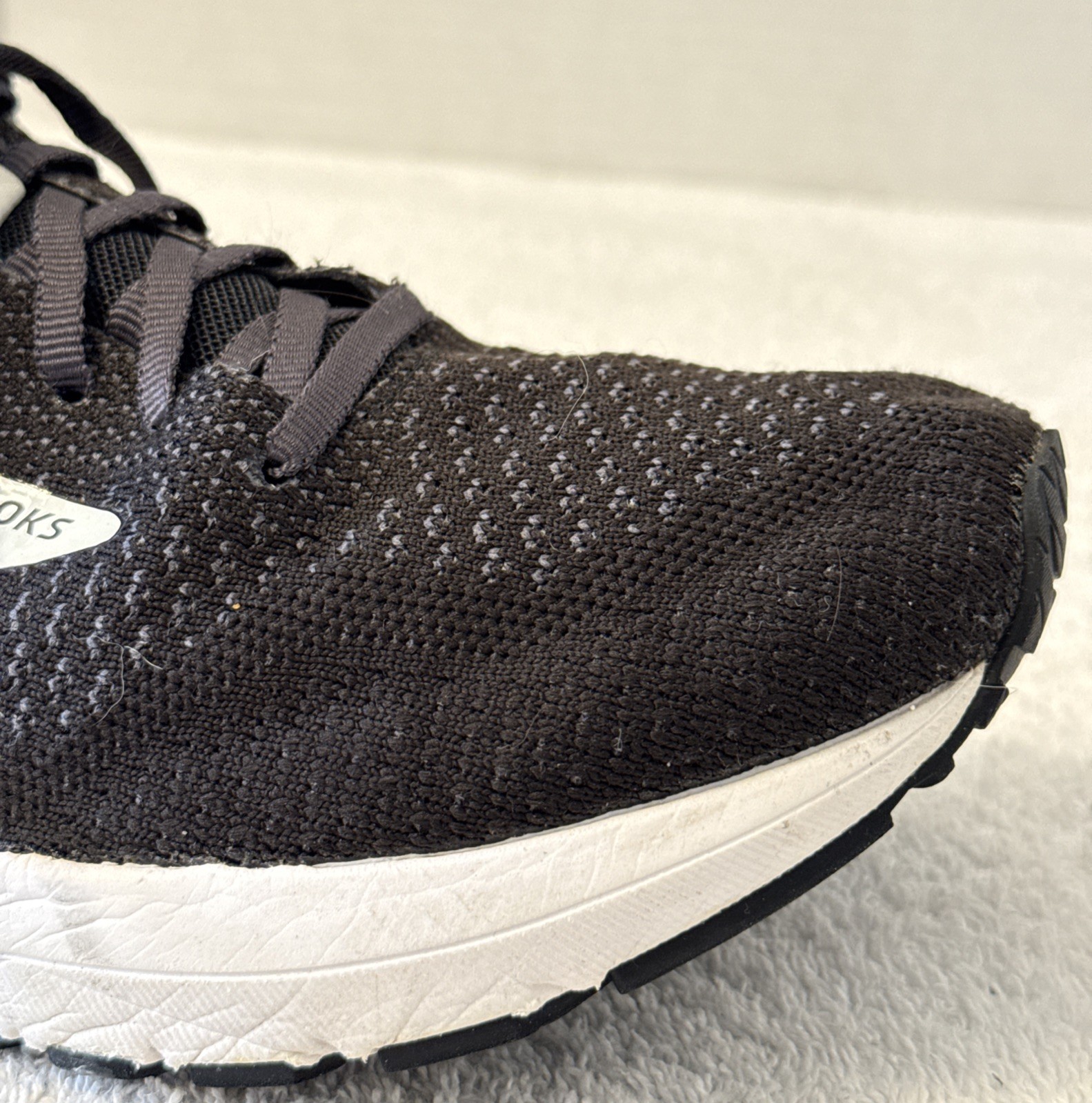 Brooks Womens Revel 4.0 Black/White Sneakers Size 10M 1203371B063