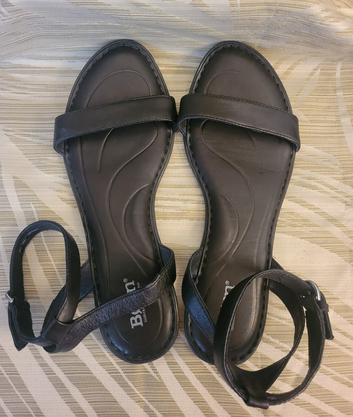 Born STEPHANE Womens Black Leather Ankle Strap Flat Sandals US 9M Comfort
