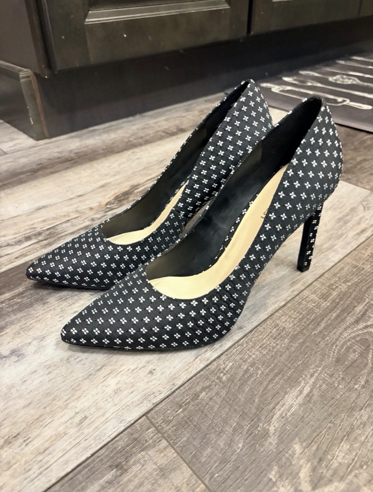 Lot of women’s Textured Pointed Toe Stiletto Pumps Faux Leather Size 10 B