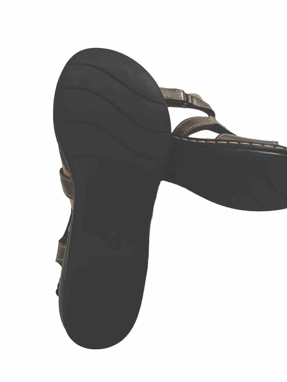 New Ladies Clarks Bendable Leather Sandals, Taupe Beautiful Color, 11 M Classy