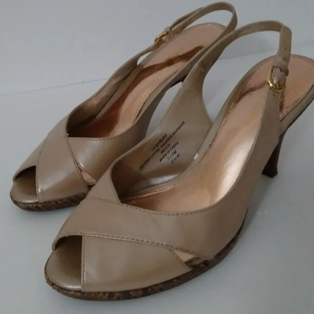 Liz Claiborne Patent Heels Nude Pumps Shoes 5 ½ M