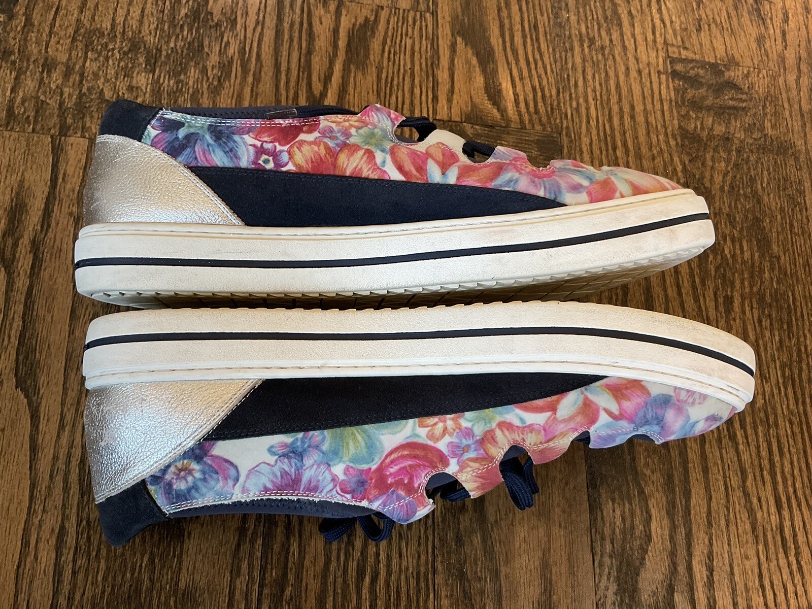 Vaneli Sport Floral Lace Up Lether/Fabric Sneakers Women’s Us Size 11 M