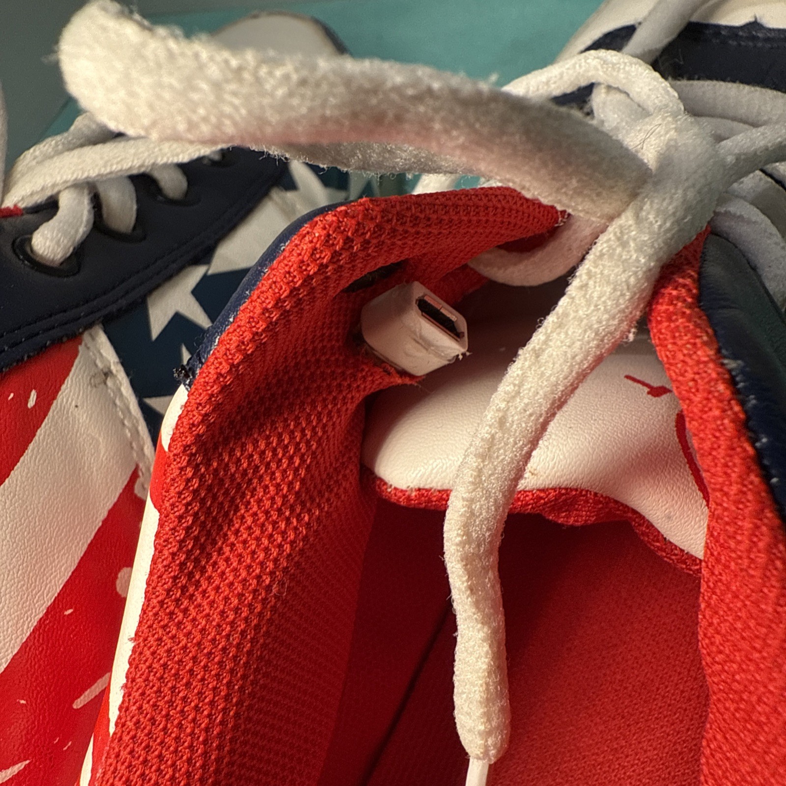uruoi Light Up Shoes USA American Flag LED Sneakers Size 9.5 Comes w/Charger