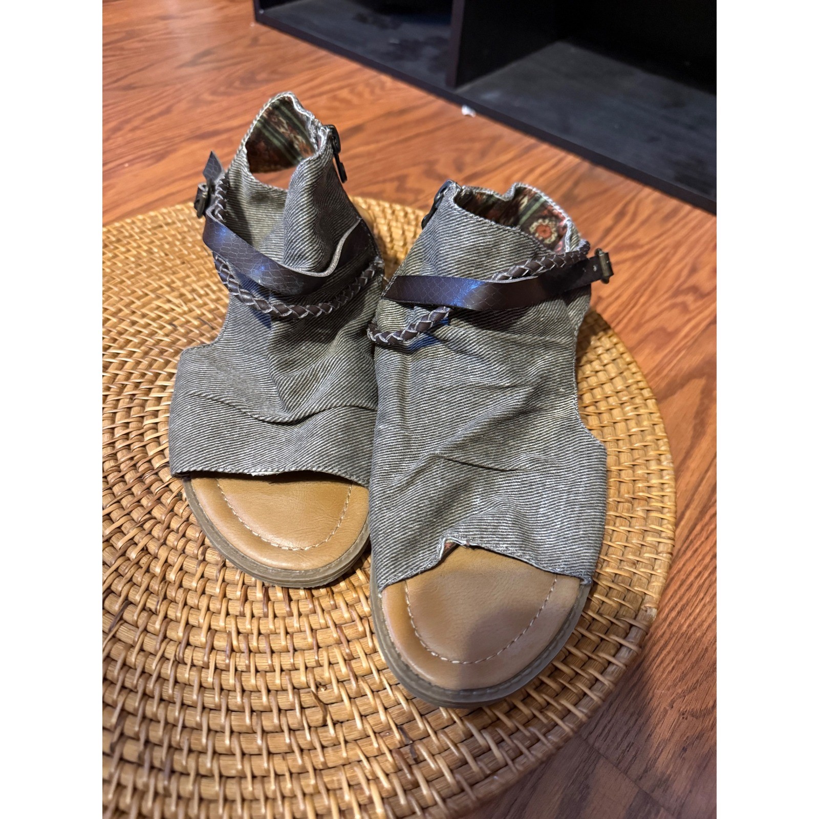 Blowfish Malibu Babie Smokey Grey Canvas Ankle Strap Sandals Womens 7.5