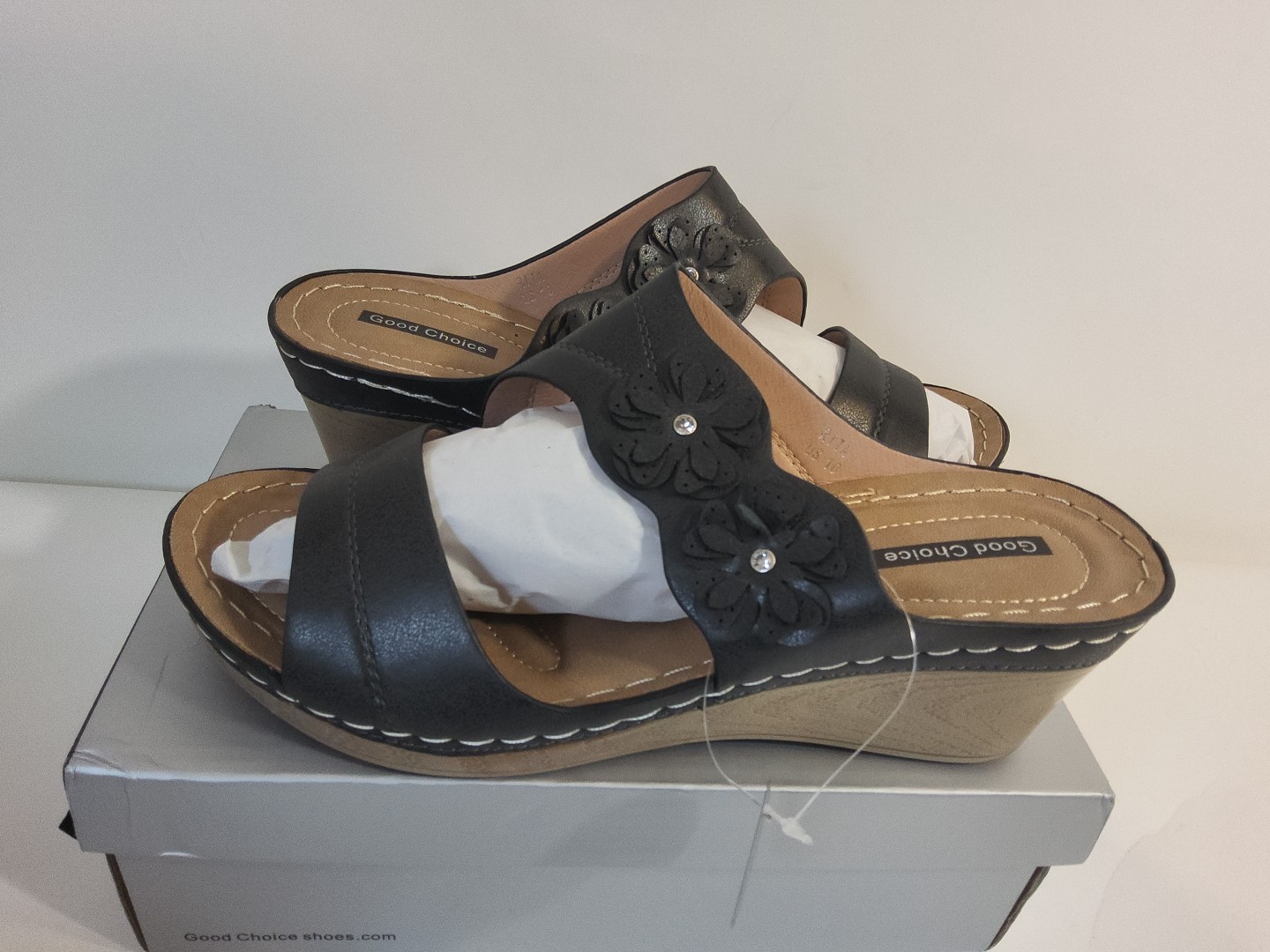 GOOD CHOICE Womens Green 1″ Platform Black Rita Wedge Sandals. Size 10