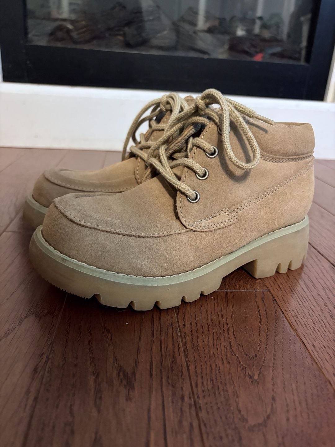SODA Women’s Tan Suede Lace-Up Chunky Platform Hiker Boots