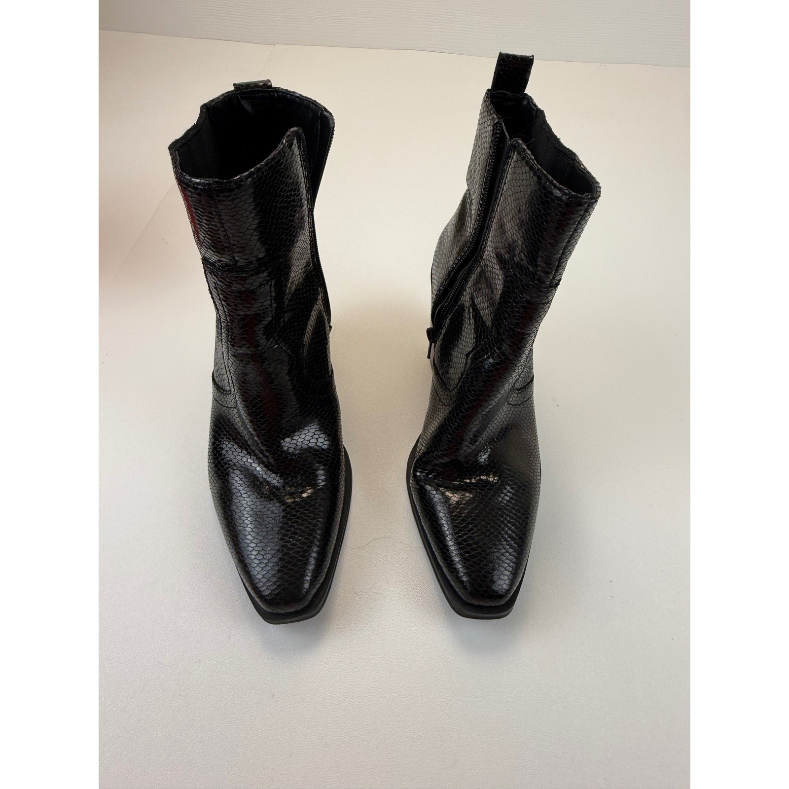 M6-EVYLIN Black Snake Embossed Pointed Toe Block Heel Ankle Boots Size 9M/40