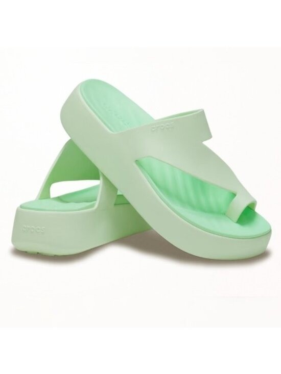NWT – Crocs Getaway Platform Toe Loop – Size 8