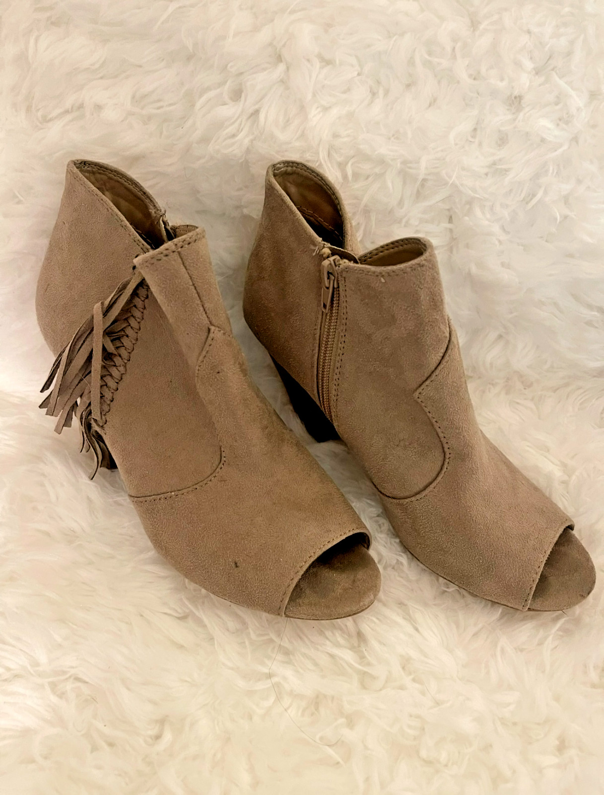 Soda Raton-S Womens Size 8.5 Faux Suede Block Heel Fringe Peep Toe Ankle Booties