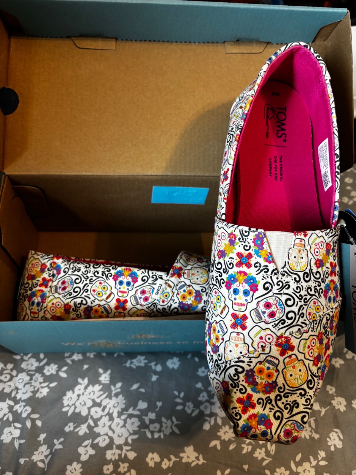 NIB TOMS Day of the Dead Glow Shoes Women’s 9 Forged Iron Grey 10017329