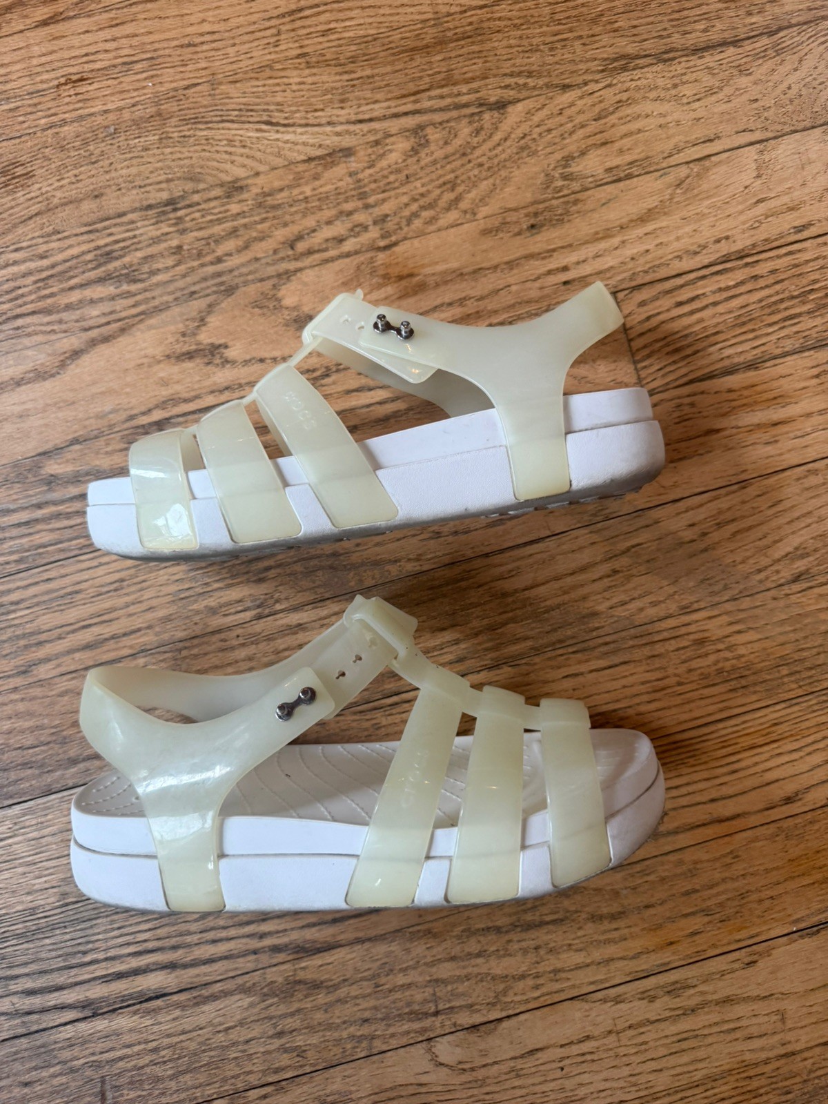 Crocs Splash Glossy Fisherman Womens Sandals White US Sz 9 Sold out 🤍 so comfy