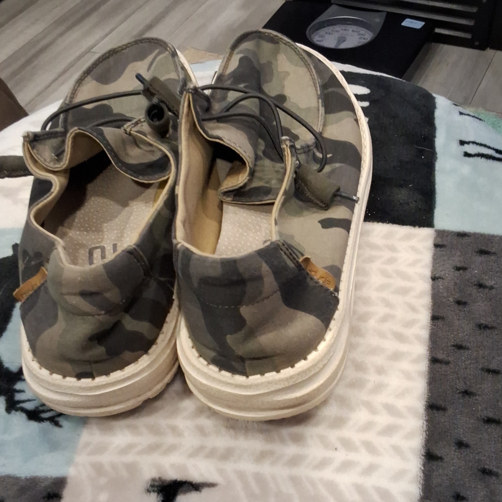 Hey Dude Woman’s Camo Canvas Lace-Up Sneaker, Lightweight Comfort US 8 EU 39