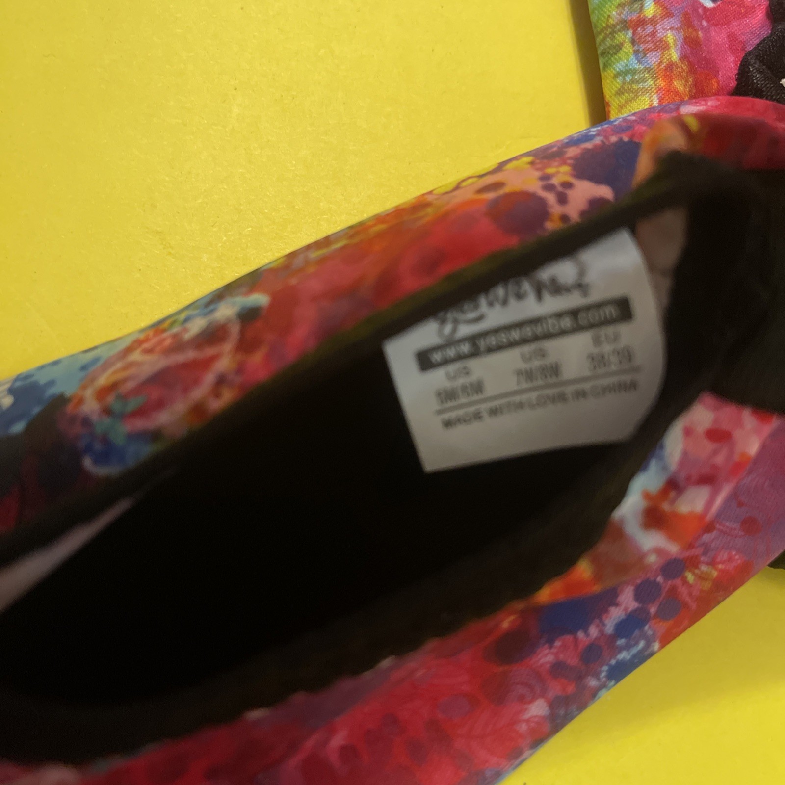 Yes We Vibe Womans Water Shoes New 5M / 6M Size Pink Peace Symbol