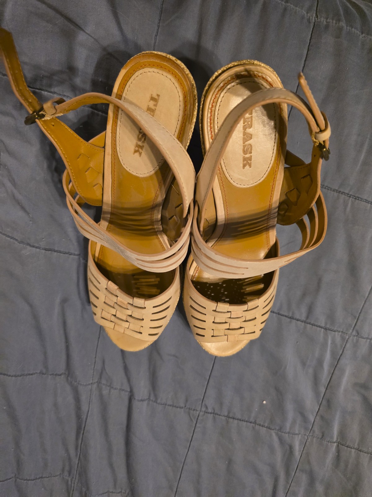 Tahari Beige Leather Strappy Platform Wedge Sandals, Women’s Size 9M Worn Once