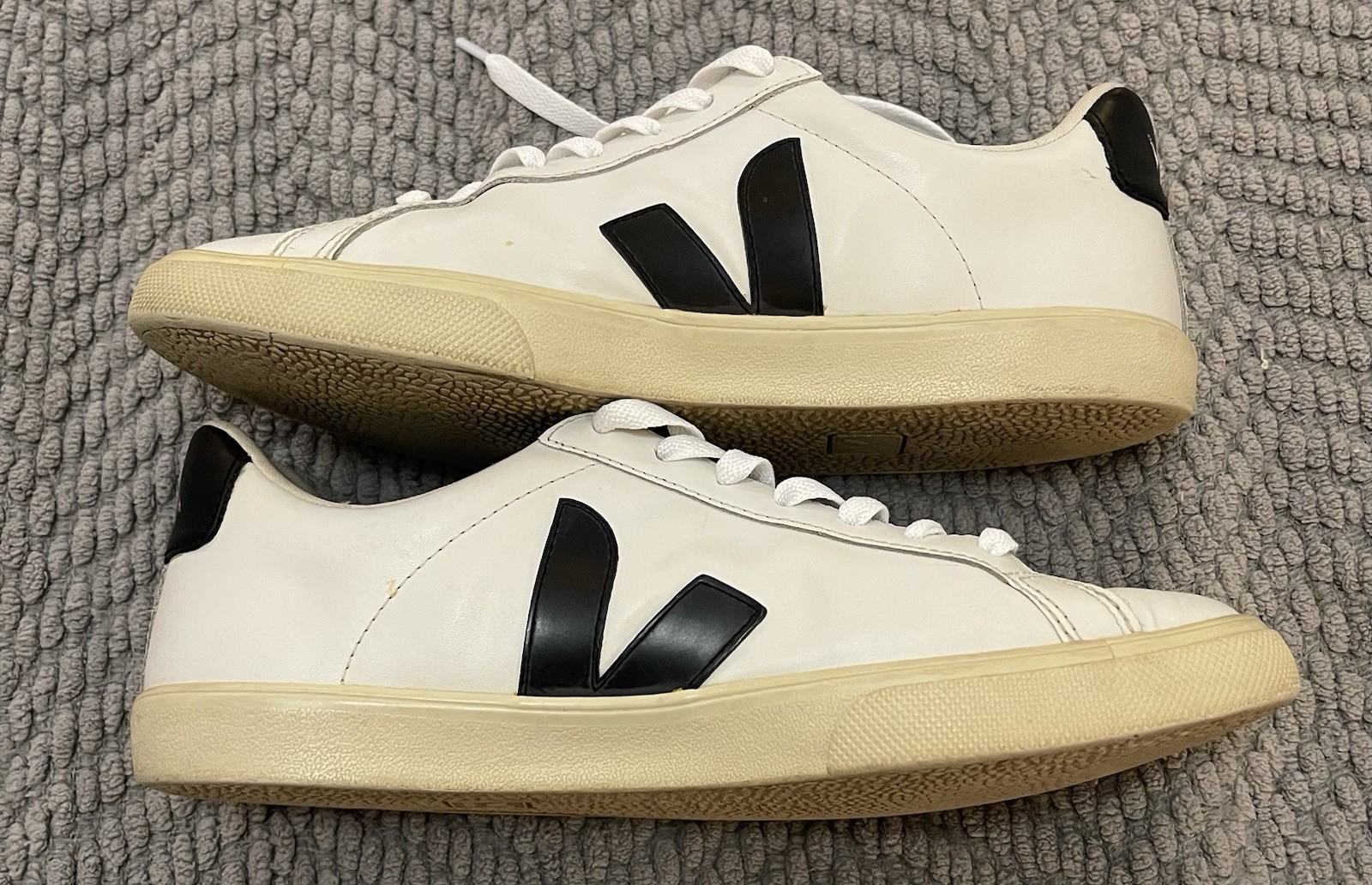 VEJA Esplar White Leather Sneakers Women’s US 8 EU 39 Black V Logo