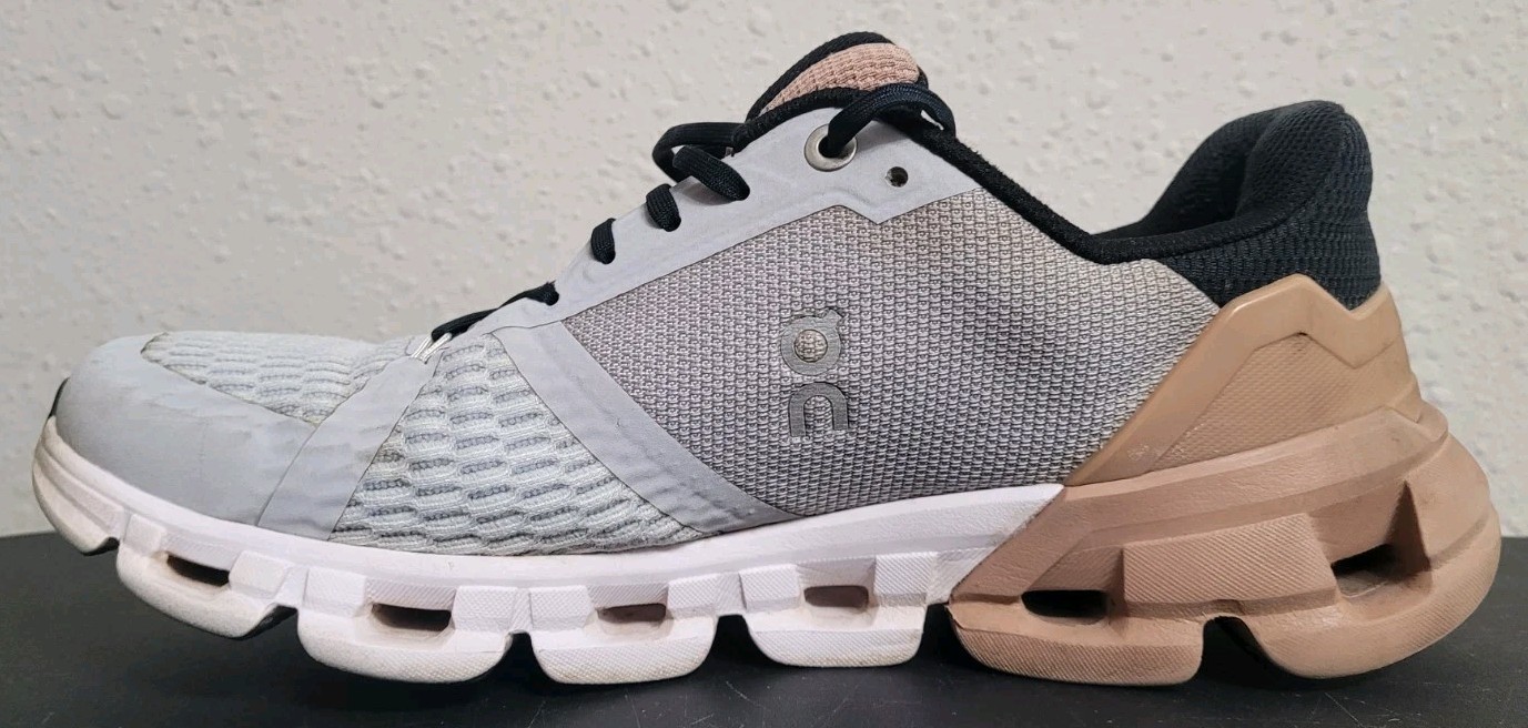 On Cloud Cloudflyer Running Shoes Womens 7.5 Sneakers Glacier Rosebrown 21.99566