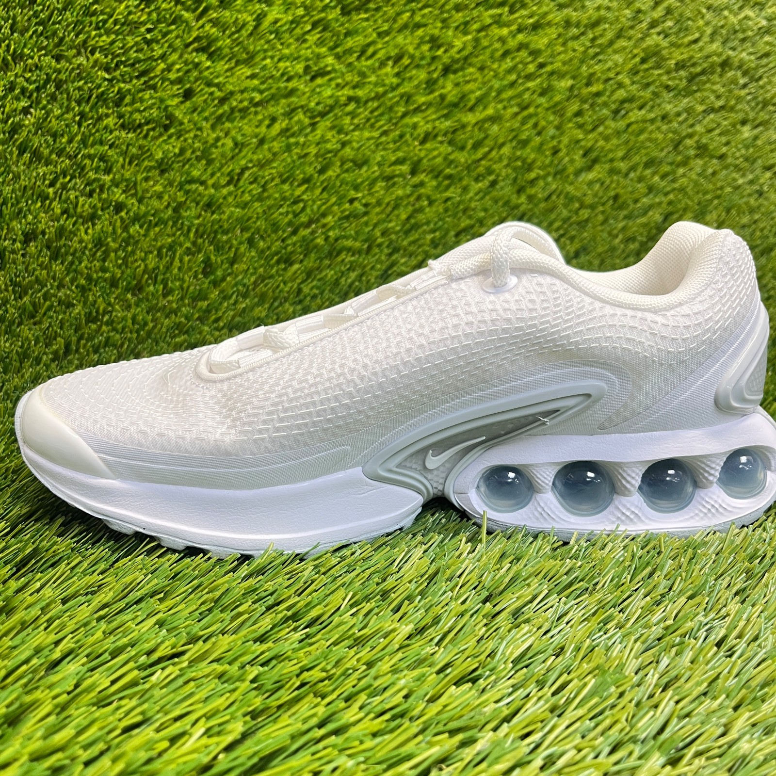 Nike Air Max DN Womens Size 8 White Athletic Running Walking Shoes Sneakers