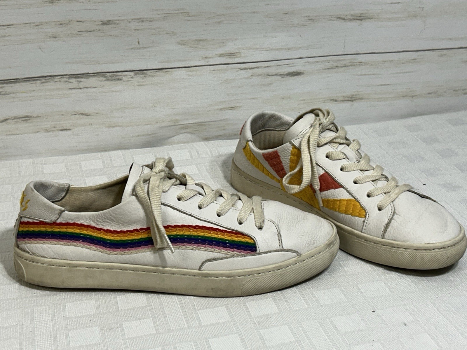 Soludos White Leather Shoe Women’s Size 9 Rainbow Sunrise Embroidery Retro 80s
