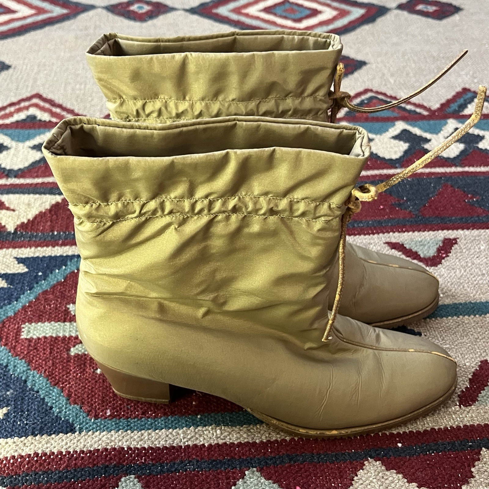 Vintage 80s Golo Winter Snow Boots Women’s 8 Beige Sherpa Lined Nylon High Heel