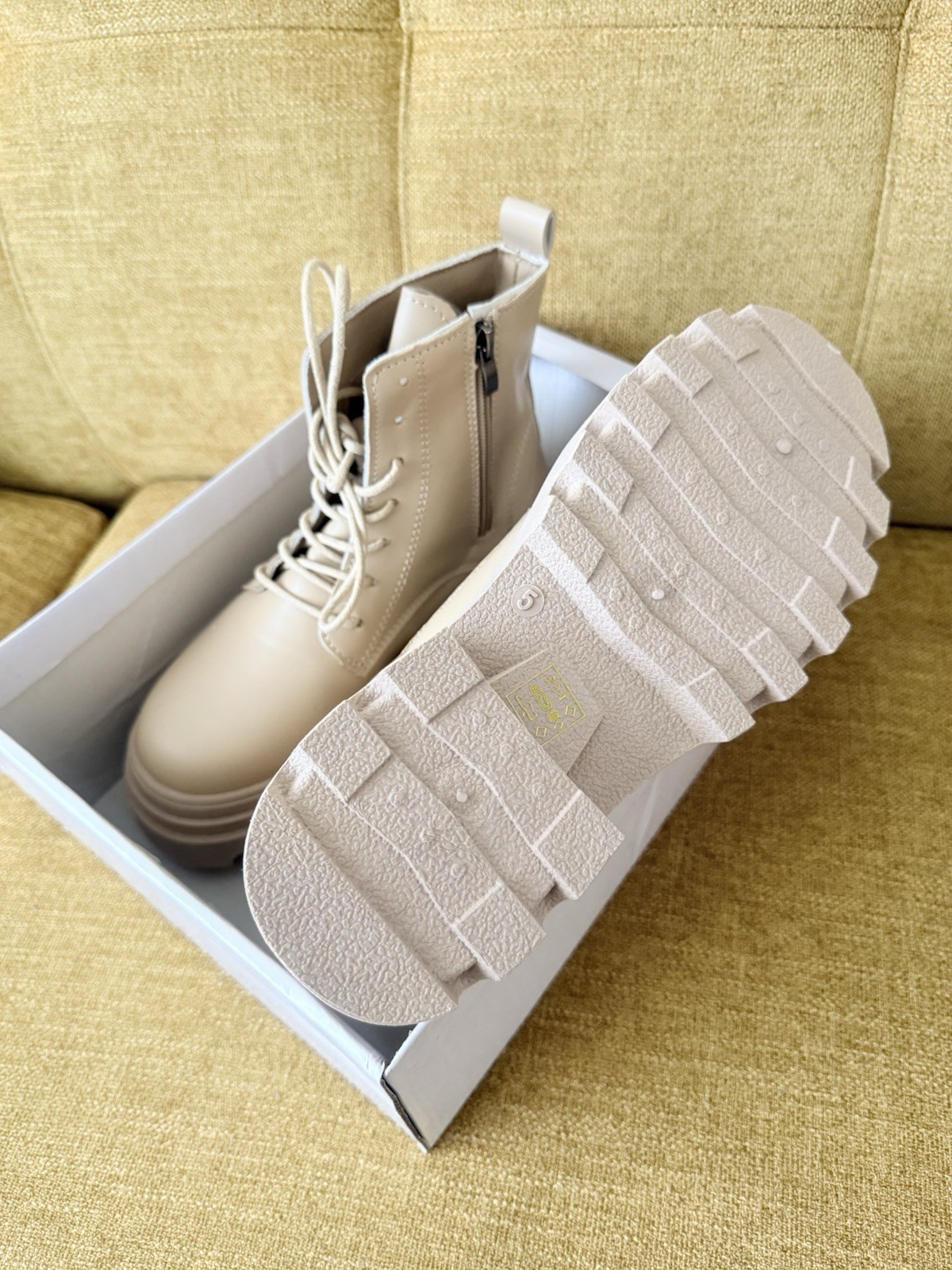 WALIA Beige Synthetic Ankle Combat Boots Women’s Lace-Up Zip Comfort 5
