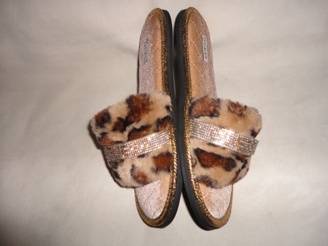 GUESS WOMENS USA 9 10 11 FAUX FUR LEOPARD RHINESTONE LOGO SLIPPER SANDALS NIB
