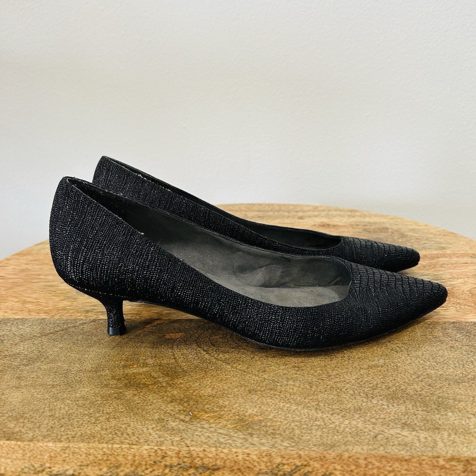 Vintage 1990s Black Stuart Weitzman Textured Poco Kitten Heels Size 8.5