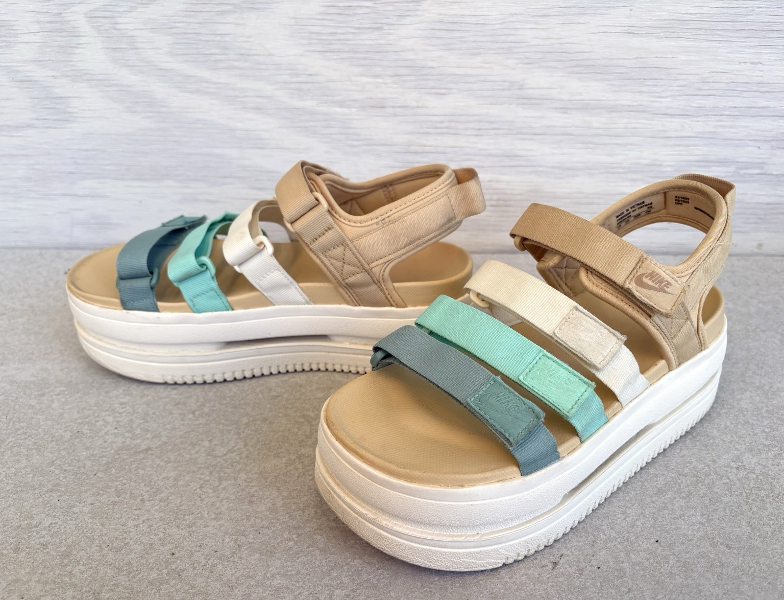 Nike Icon Classic Women’s Mineral & Hemp Strappy 2.5 Inch Platform Sandal Size 8