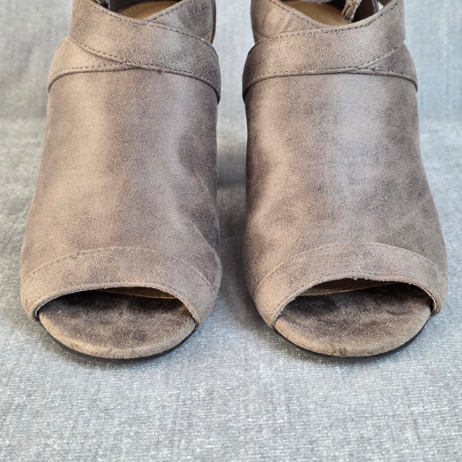 LC Lauren Conrad Peep Toe Booties Womens 7 Grey Java Bow Cut Out Block Heel